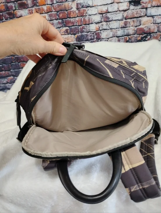 TUMI Voyageur Carson Backpack Nylon Leather ~Lines Print~ EUC - Picture 9 of 15